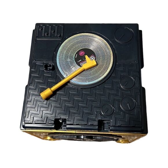 LOL Surprise Doll Remix Hair Flip Stix Queen with Record Player & Accessories - Picture 7 of 12